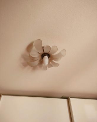 Plafoniera in vetro satinato a forma di fiore