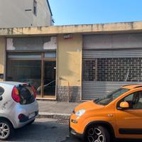 Locale commerciale via Paris Torino