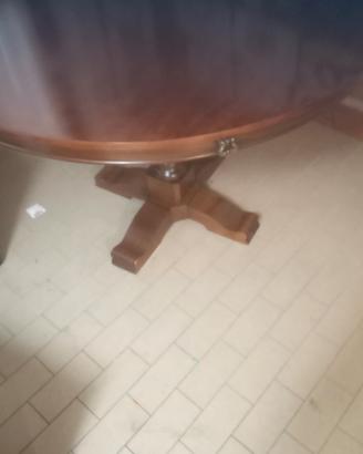 tavolo rotondo in legno