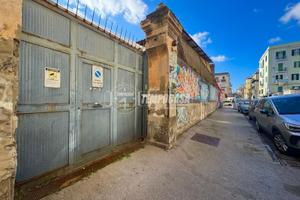 Locale Commerciale a Napoli Via Acate 1 locali