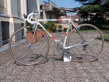 Bici da corsa vintage in acciaio Columbus-Cinelli