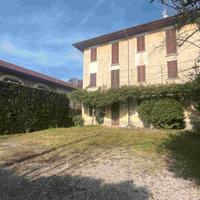 Caratteristico immobile con parco