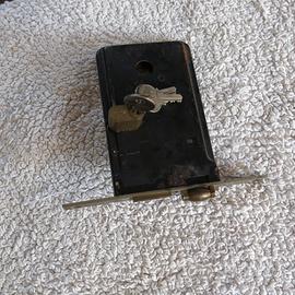 Vecchia serratura con scrocco va e vieni cilindro