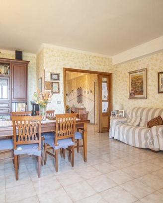 4 LOCALI A PALOMBARA SABINA