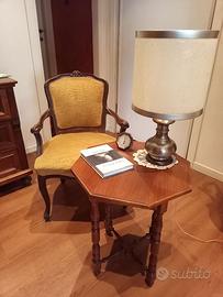 Tavolino esagonale per telefono o abatjour in noce