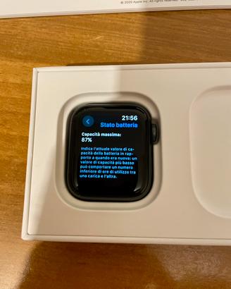 Apple Watch SE 40mm GPS batteria 87% pari a nuovo