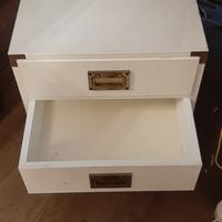 Cassettiera in legno bianca