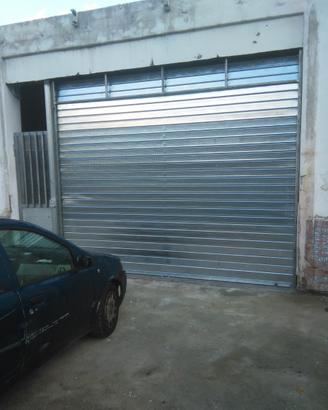 Locale Commerciale 100 mq con Ampio Spazio Esterno