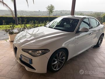 Alfa Romeo Giulia 2.2 Turbodiesel 150 CV AT8