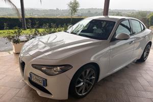 Alfa Romeo Giulia 2.2 Turbodiesel 150 CV AT8