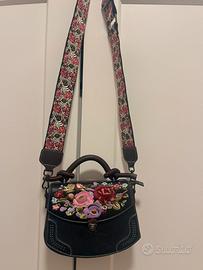 Borsa Artificiale Orientale con ricamo di peonie