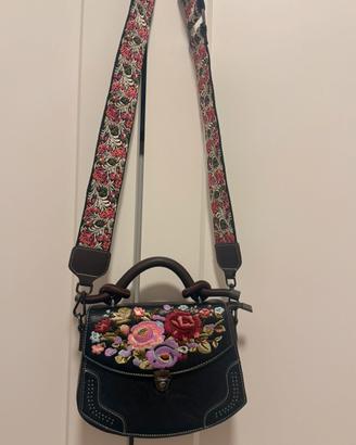 Borsa Artificiale Orientale con ricamo di peonie
