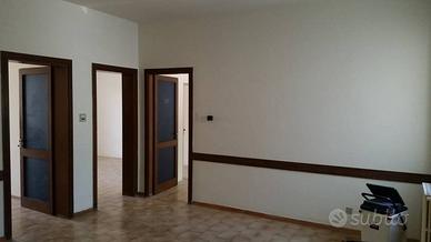 Immobile di 150 m² con 3 locali a Lucca