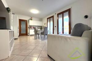 TRE LOCALI CON DOPPIO GARAGE