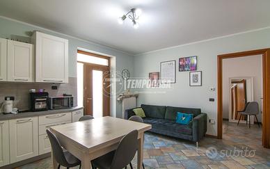 Luminoso trilocale ristrutturato con taverna e pos