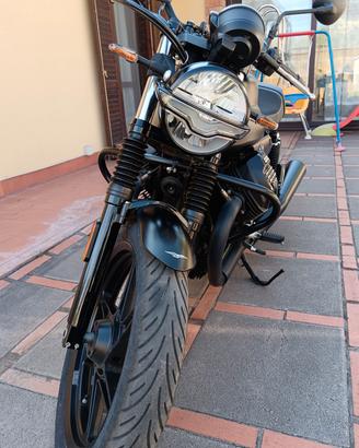 Moto Guzzi V7 Stone 2024 - PERFETTA
