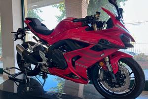QJMOTOR SRK800RR rossa