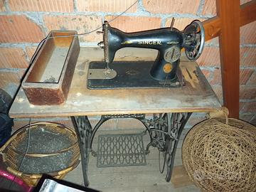 macchina da cucire Singer vintage con mobile