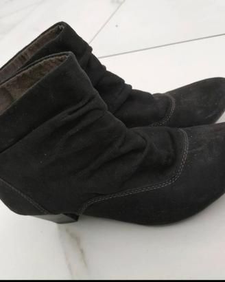 Stivaletti neri "Tamaris"