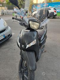 Pegeaut tweet 150 nero