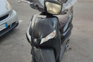 Pegeaut tweet 150 nero