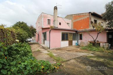 Indipendente di 150 mq con giardino carrabile