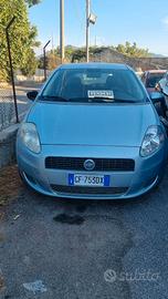 Auto grande punto