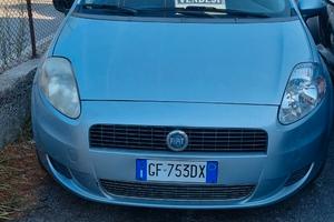 Auto grande punto