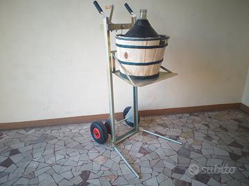 Carrello solleva damigiane