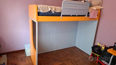 Letto a soppalco e scrivania