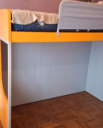 Letto a soppalco e scrivania