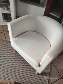 2 poltroncine color panna
