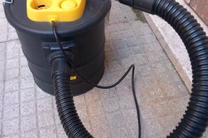 Aspirapolvere per auto usato