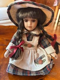 Bambola in porcellana da collezione vintage