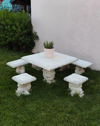 Set da giardino in pietra bianca