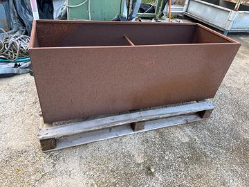 Vaso in ferro corten