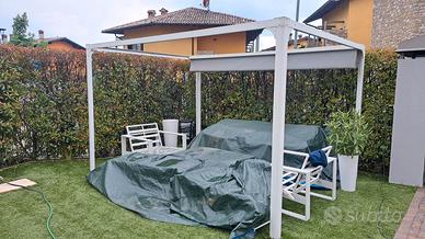 Pergola Bianca con illuminazione e copertura a chi
