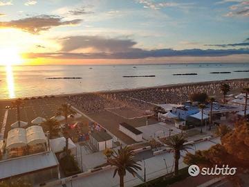 Attico posto di fronte al mare al centro di Roseto