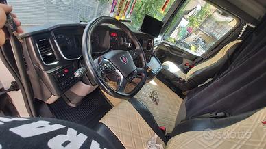 copri sedili, tappeti,tende porte e tende letto 