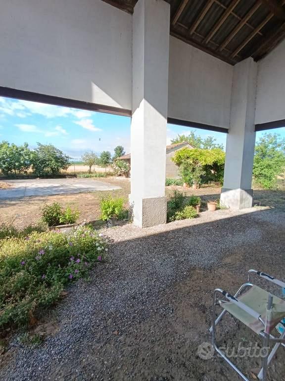 Rustico / Casale di 200 m² con 5 locali e box auto - Vista 2