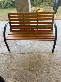 Panchina da giardino in legno e metallo