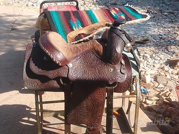 Sella Western in cuoio lavorato