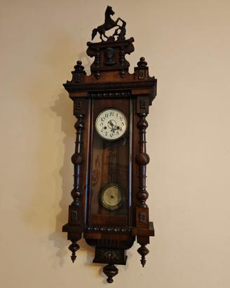 Orologio a pendolo antico