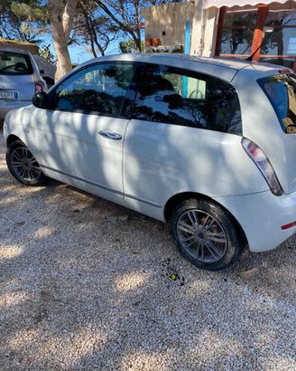 Lancia y