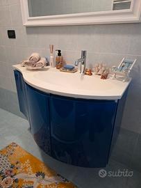 mobile bagno laccato blu con piano in corian