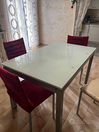 Tavolo allungabile di vetro temperato con 4 sedie