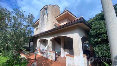 Villa di 198 m² con più di 5 locali e box auto a C