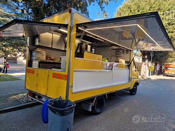 Food Truck Renault B90 Patente C - Pronto all'uso