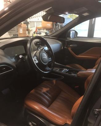 Jaguar f pace 