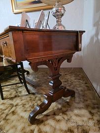 Scrivania epoca Luigi XVI in buone condiziini